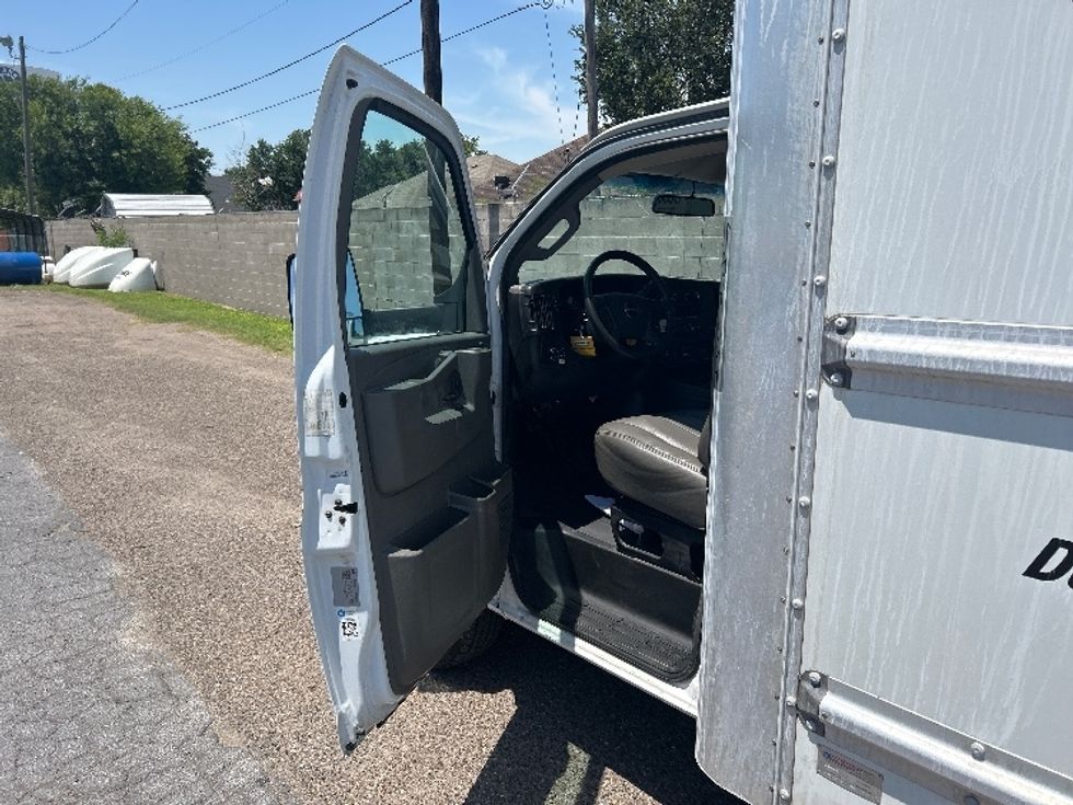 Light Duty Box Truck-Light and Medium Duty Trucks-GMC-2022-Savana G33903-Pharr-TX-62,720\n\t\tmiles-$ 39,000 - Image 15