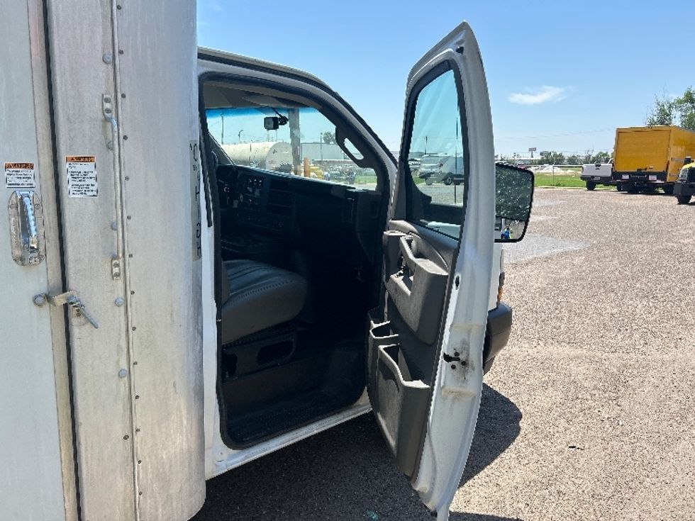 Light Duty Box Truck-Light and Medium Duty Trucks-GMC-2022-Savana G33903-Pharr-TX-62,720\n\t\tmiles-$ 39,000 - Image 19