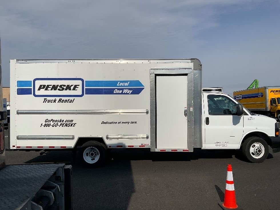 Light Duty Box Truck-Light and Medium Duty Trucks-GMC-2022-Savana G33903-Philadelphia-PA-24,322\n\t\tmiles-$ 43,000 - Image 12