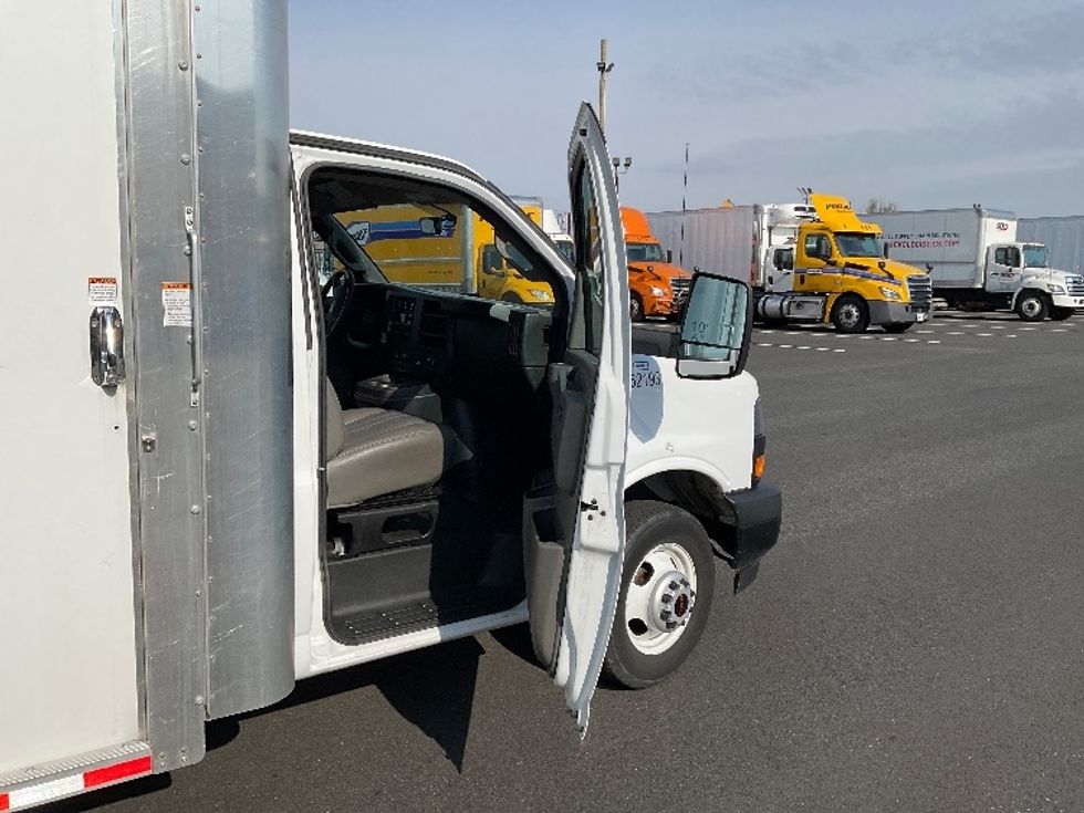 Light Duty Box Truck-Light and Medium Duty Trucks-GMC-2022-Savana G33903-Philadelphia-PA-24,322\n\t\tmiles-$ 43,000 - Image 17