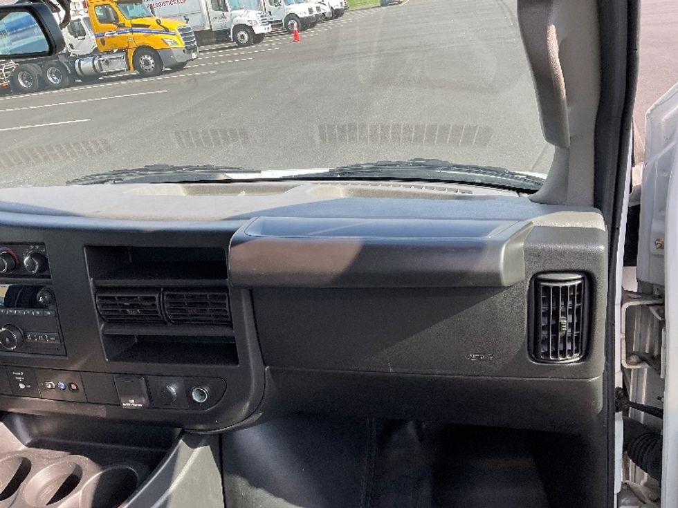 Light Duty Box Truck-Light and Medium Duty Trucks-GMC-2022-Savana G33903-Philadelphia-PA-24,322\n\t\tmiles-$ 43,000 - Image 18