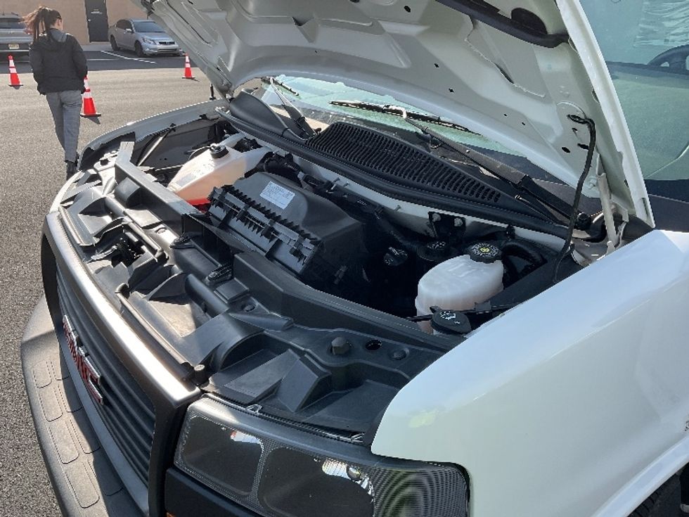 Light Duty Box Truck-Light and Medium Duty Trucks-GMC-2022-Savana G33903-Philadelphia-PA-24,322\n\t\tmiles-$ 43,000 - Image 21