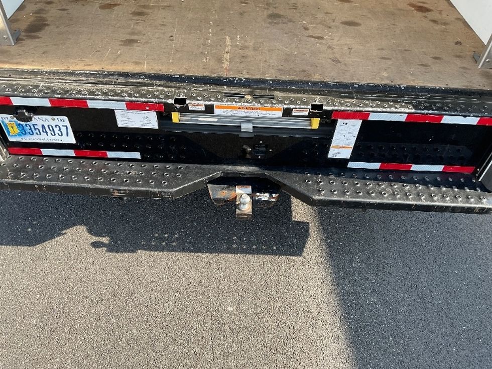 Light Duty Box Truck-Light and Medium Duty Trucks-GMC-2022-Savana G33903-Philadelphia-PA-24,322\n\t\tmiles-$ 43,000 - Image 8