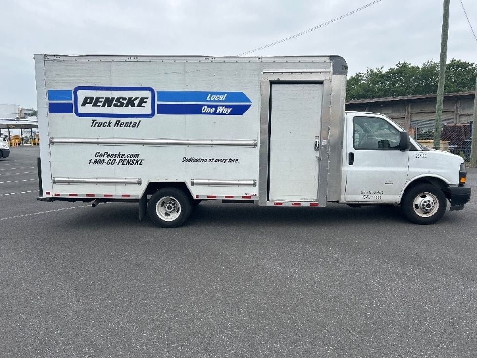Light Duty Box Truck-Light and Medium Duty Trucks-GMC-2022-Savana G33903-Philadelphia-PA-27,644\n\t\tmiles-$ 41,750 - Image 15