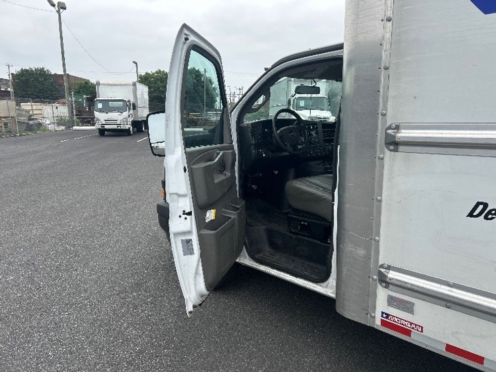 Light Duty Box Truck-Light and Medium Duty Trucks-GMC-2022-Savana G33903-Philadelphia-PA-27,644\n\t\tmiles-$ 41,750 - Image 16