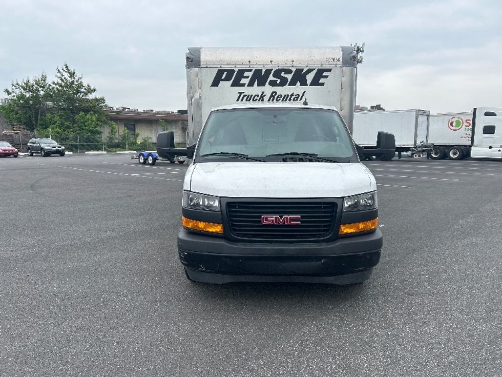 Light Duty Box Truck-Light and Medium Duty Trucks-GMC-2022-Savana G33903-Philadelphia-PA-27,644\n\t\tmiles-$ 41,750 - Image 2