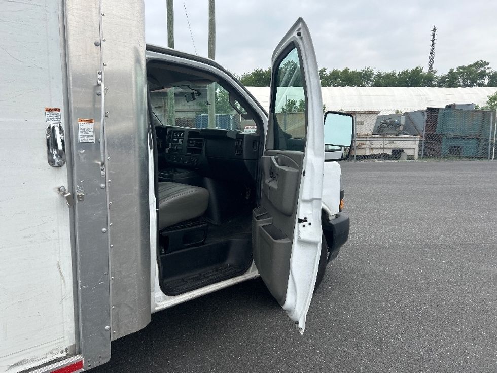 Light Duty Box Truck-Light and Medium Duty Trucks-GMC-2022-Savana G33903-Philadelphia-PA-27,644\n\t\tmiles-$ 41,750 - Image 20