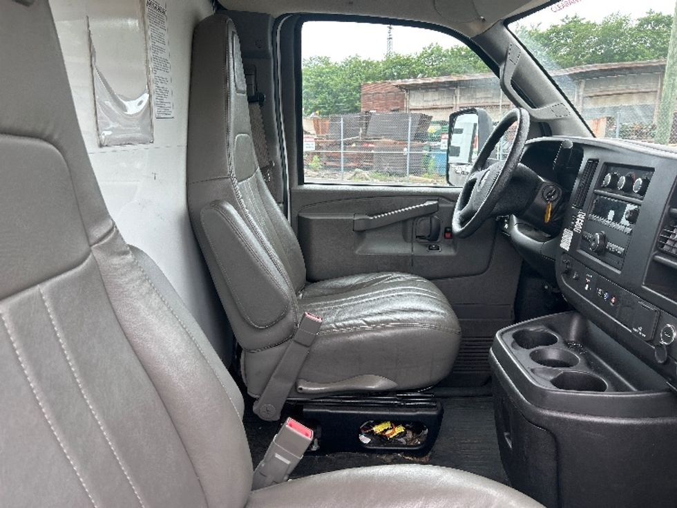 Light Duty Box Truck-Light and Medium Duty Trucks-GMC-2022-Savana G33903-Philadelphia-PA-27,644\n\t\tmiles-$ 41,750 - Image 22