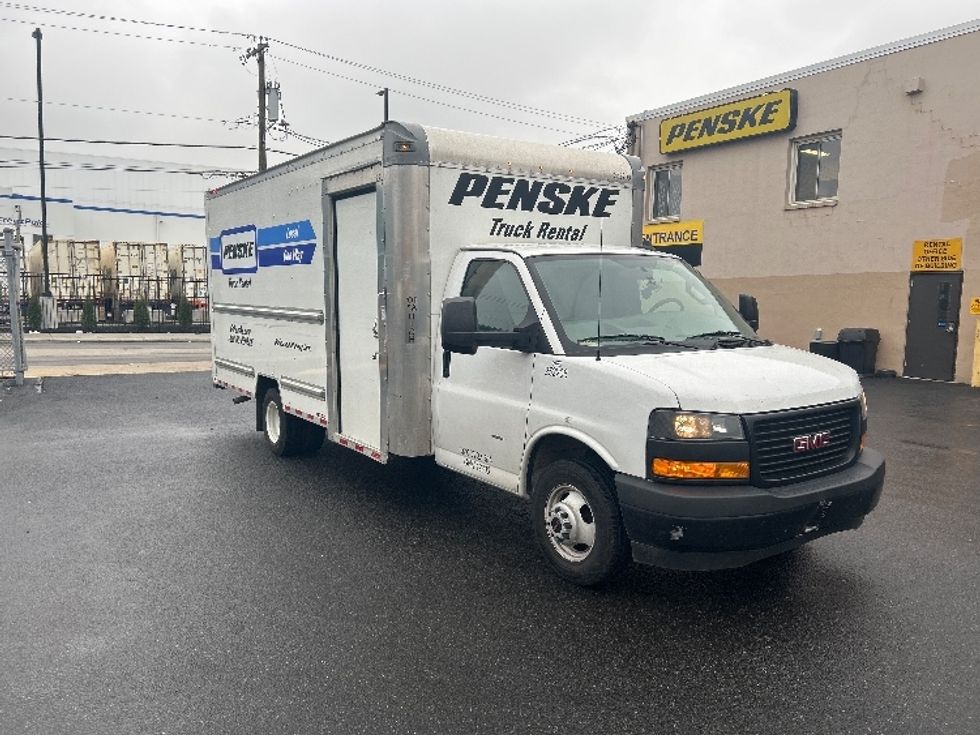 Light Duty Box Truck-Light and Medium Duty Trucks-GMC-2022-Savana G33903-Philadelphia-PA-33,983\n\t\tmiles-$ 42,000 - Image 1