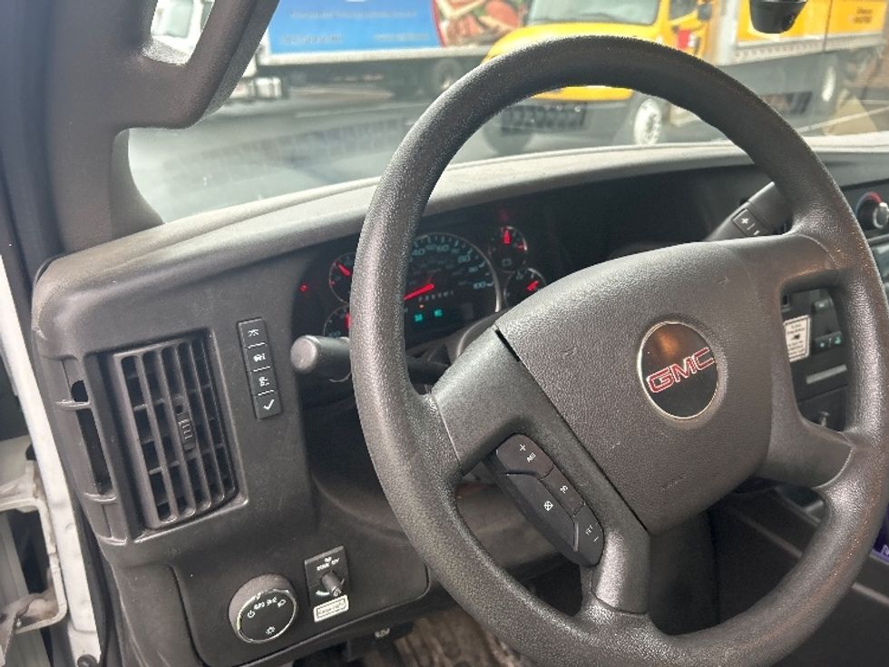 Light Duty Box Truck-Light and Medium Duty Trucks-GMC-2022-Savana G33903-Philadelphia-PA-33,983\n\t\tmiles-$ 42,000 - Image 17