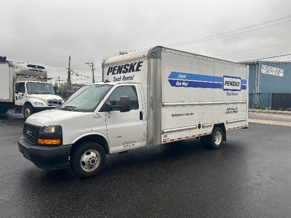 Light Duty Box Truck-Light and Medium Duty Trucks-GMC-2022-Savana G33903-Philadelphia-PA-33,983\n\t\tmiles-$ 42,000 - Image 3