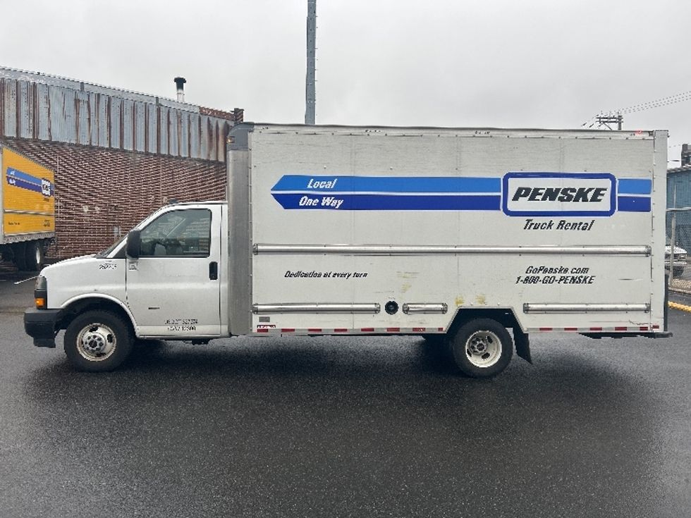 Light Duty Box Truck-Light and Medium Duty Trucks-GMC-2022-Savana G33903-Philadelphia-PA-33,983\n\t\tmiles-$ 42,000 - Image 4