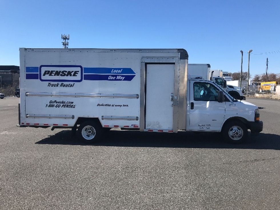Light Duty Box Truck-Light and Medium Duty Trucks-GMC-2022-Savana G33903-Philadelphia-PA-36,610\n\t\tmiles-$ 43,500 - Image 15