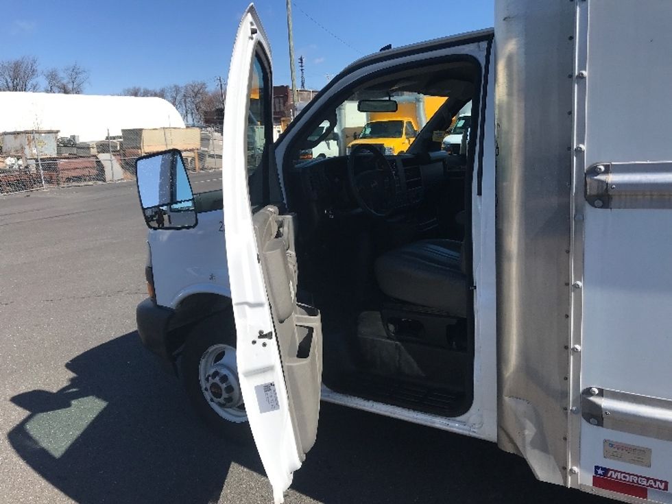 Light Duty Box Truck-Light and Medium Duty Trucks-GMC-2022-Savana G33903-Philadelphia-PA-36,610\n\t\tmiles-$ 43,500 - Image 16