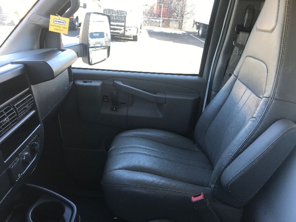 Light Duty Box Truck-Light and Medium Duty Trucks-GMC-2022-Savana G33903-Philadelphia-PA-36,610\n\t\tmiles-$ 43,500 - Image 19