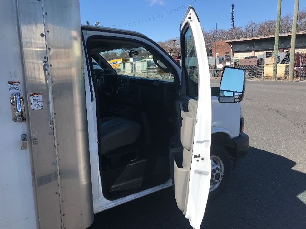 Light Duty Box Truck-Light and Medium Duty Trucks-GMC-2022-Savana G33903-Philadelphia-PA-36,610\n\t\tmiles-$ 43,500 - Image 20