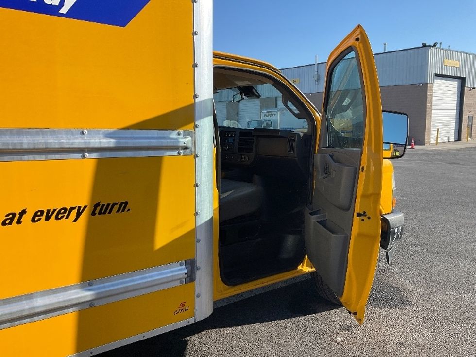 Light Duty Box Truck-Light and Medium Duty Trucks-GMC-2022-Savana G33903-Philadelphia-PA-82,451\n\t\tmiles-$ 29,500 - Image 18