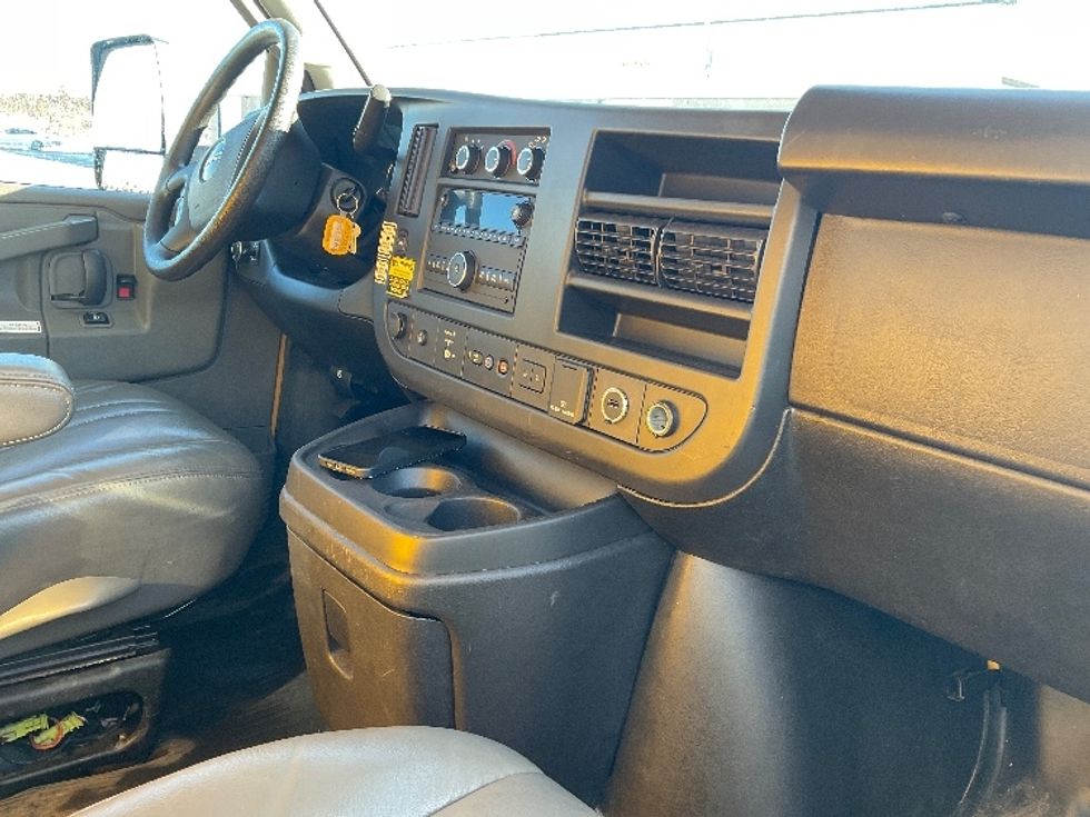 Light Duty Box Truck-Light and Medium Duty Trucks-GMC-2022-Savana G33903-Philadelphia-PA-82,451\n\t\tmiles-$ 29,500 - Image 19