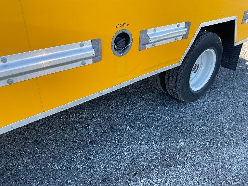 Light Duty Box Truck-Light and Medium Duty Trucks-GMC-2022-Savana G33903-Philadelphia-PA-82,451\n\t\tmiles-$ 29,500 - Image 23