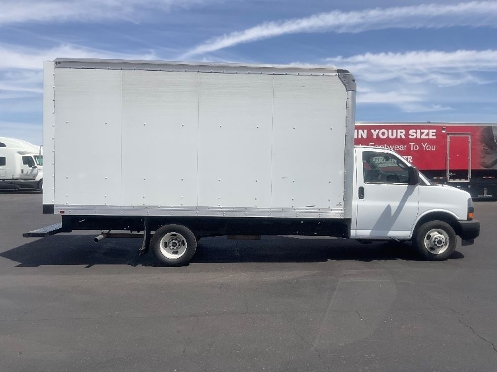 Light Duty Box Truck-Light and Medium Duty Trucks-GMC-2022-Savana G33903-Phoenix-AZ-135,018\n\t\tmiles-$ 22,750 - Image 14