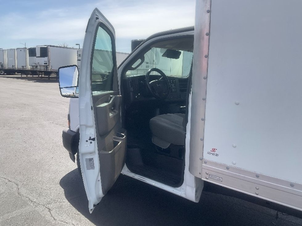 Light Duty Box Truck-Light and Medium Duty Trucks-GMC-2022-Savana G33903-Phoenix-AZ-135,018\n\t\tmiles-$ 22,750 - Image 15