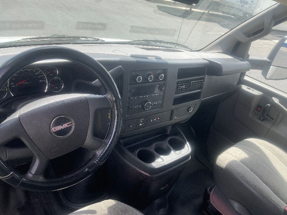 Light Duty Box Truck-Light and Medium Duty Trucks-GMC-2022-Savana G33903-Phoenix-AZ-135,018\n\t\tmiles-$ 22,750 - Image 17
