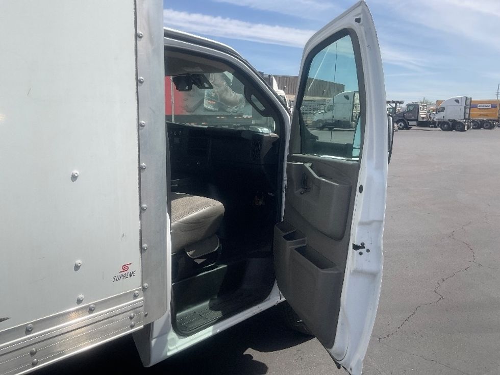Light Duty Box Truck-Light and Medium Duty Trucks-GMC-2022-Savana G33903-Phoenix-AZ-135,018\n\t\tmiles-$ 22,750 - Image 19