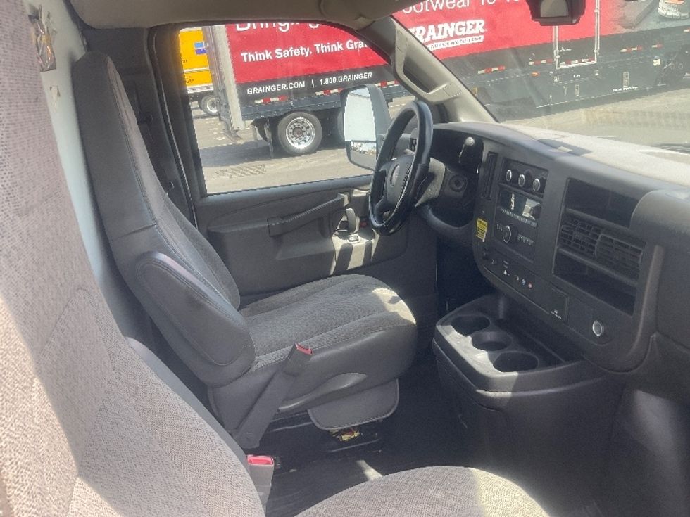 Light Duty Box Truck-Light and Medium Duty Trucks-GMC-2022-Savana G33903-Phoenix-AZ-135,018\n\t\tmiles-$ 22,750 - Image 21