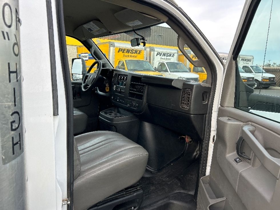 Light Duty Box Truck-Light and Medium Duty Trucks-GMC-2022-Savana G33903-Phoenix-AZ-29,292\n\t\tmiles-$ 45,000 - Image 20