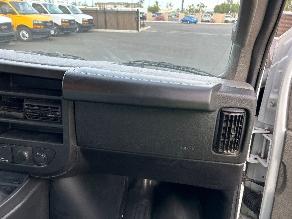 Light Duty Box Truck-Light and Medium Duty Trucks-GMC-2022-Savana G33903-Phoenix-AZ-29,292\n\t\tmiles-$ 45,000 - Image 21