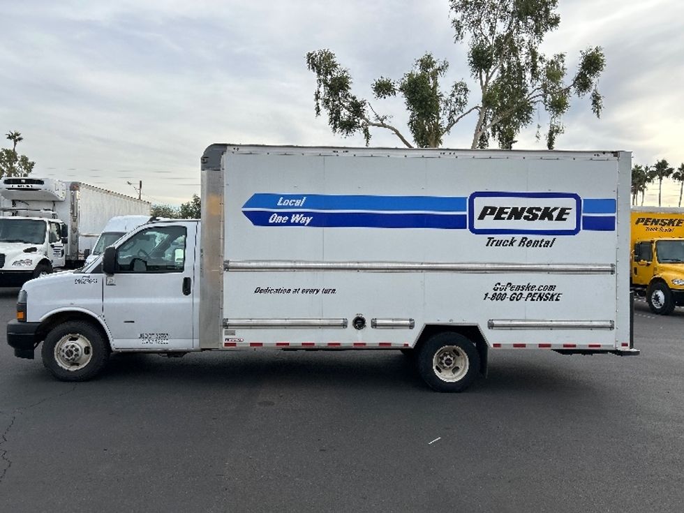 Light Duty Box Truck-Light and Medium Duty Trucks-GMC-2022-Savana G33903-Phoenix-AZ-29,292\n\t\tmiles-$ 45,000 - Image 4