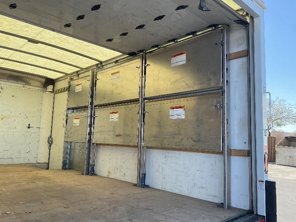 Light Duty Box Truck-Light and Medium Duty Trucks-GMC-2022-Savana G33903-Phoenix-AZ-33,191\n\t\tmiles-$ 49,750 - Image 12