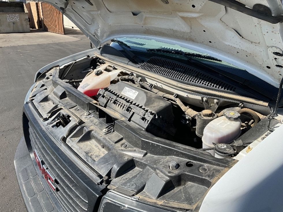 Light Duty Box Truck-Light and Medium Duty Trucks-GMC-2022-Savana G33903-Phoenix-AZ-33,191\n\t\tmiles-$ 49,750 - Image 24