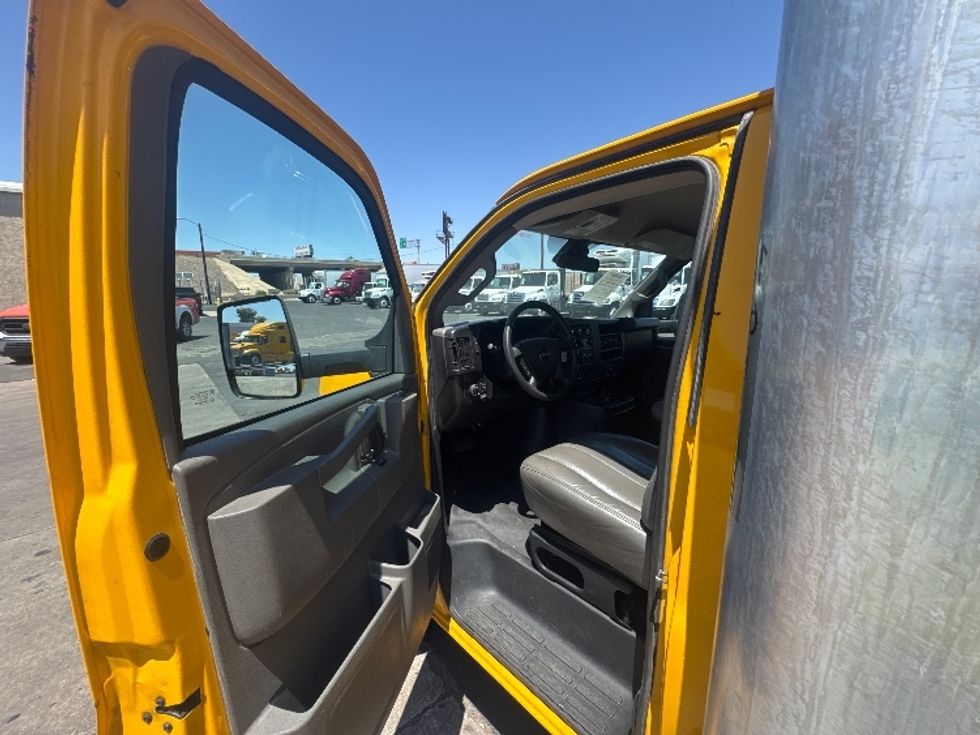 Light Duty Box Truck-Light and Medium Duty Trucks-GMC-2022-Savana G33903-Phoenix-AZ-58,877\n\t\tmiles-$ 29,250 - Image 12