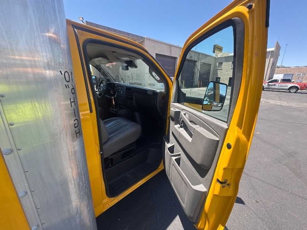 Light Duty Box Truck-Light and Medium Duty Trucks-GMC-2022-Savana G33903-Phoenix-AZ-58,877\n\t\tmiles-$ 29,250 - Image 16