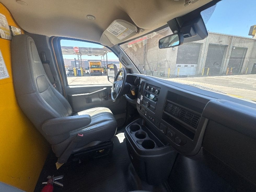 Light Duty Box Truck-Light and Medium Duty Trucks-GMC-2022-Savana G33903-Phoenix-AZ-58,877\n\t\tmiles-$ 29,250 - Image 18
