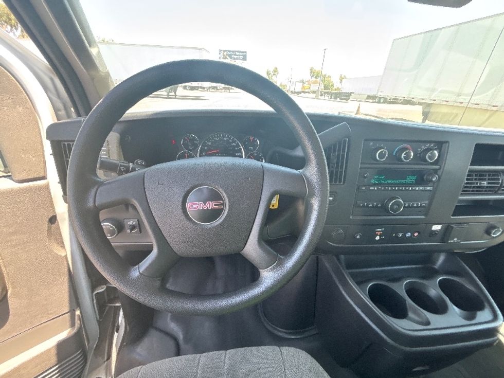 Light Duty Box Truck-Light and Medium Duty Trucks-GMC-2022-Savana G33903-Phoenix-AZ-74,095\n\t\tmiles-$ 35,250 - Image 15