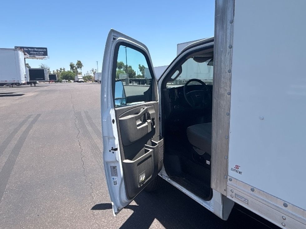 Light Duty Box Truck-Light and Medium Duty Trucks-GMC-2022-Savana G33903-Phoenix-AZ-74,095\n\t\tmiles-$ 35,250 - Image 17