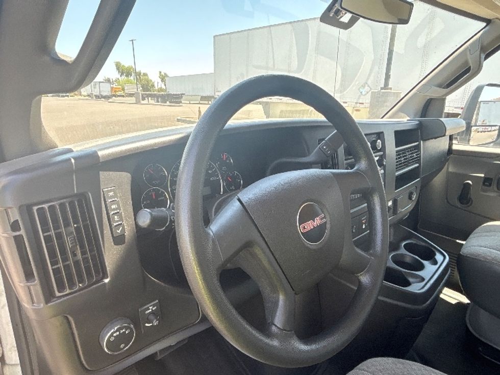 Light Duty Box Truck-Light and Medium Duty Trucks-GMC-2022-Savana G33903-Phoenix-AZ-74,095\n\t\tmiles-$ 35,250 - Image 18