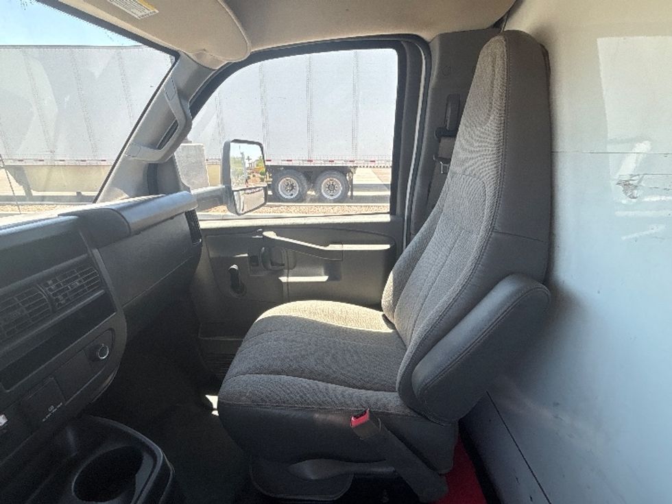 Light Duty Box Truck-Light and Medium Duty Trucks-GMC-2022-Savana G33903-Phoenix-AZ-74,095\n\t\tmiles-$ 35,250 - Image 19