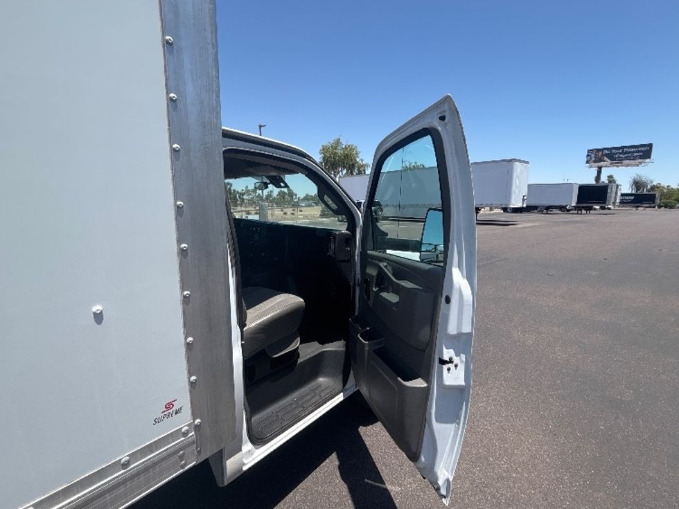 Light Duty Box Truck-Light and Medium Duty Trucks-GMC-2022-Savana G33903-Phoenix-AZ-74,095\n\t\tmiles-$ 35,250 - Image 20