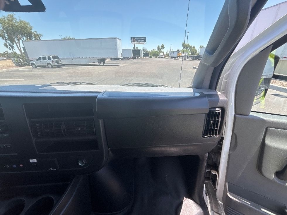 Light Duty Box Truck-Light and Medium Duty Trucks-GMC-2022-Savana G33903-Phoenix-AZ-74,095\n\t\tmiles-$ 35,250 - Image 21