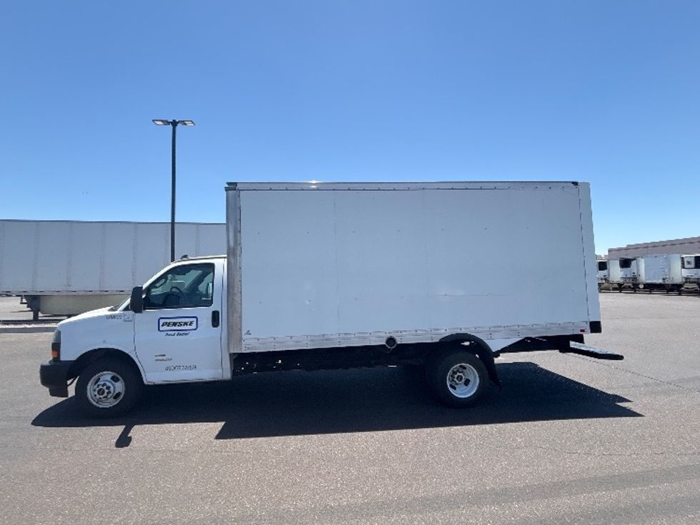 Light Duty Box Truck-Light and Medium Duty Trucks-GMC-2022-Savana G33903-Phoenix-AZ-74,095\n\t\tmiles-$ 35,250 - Image 4