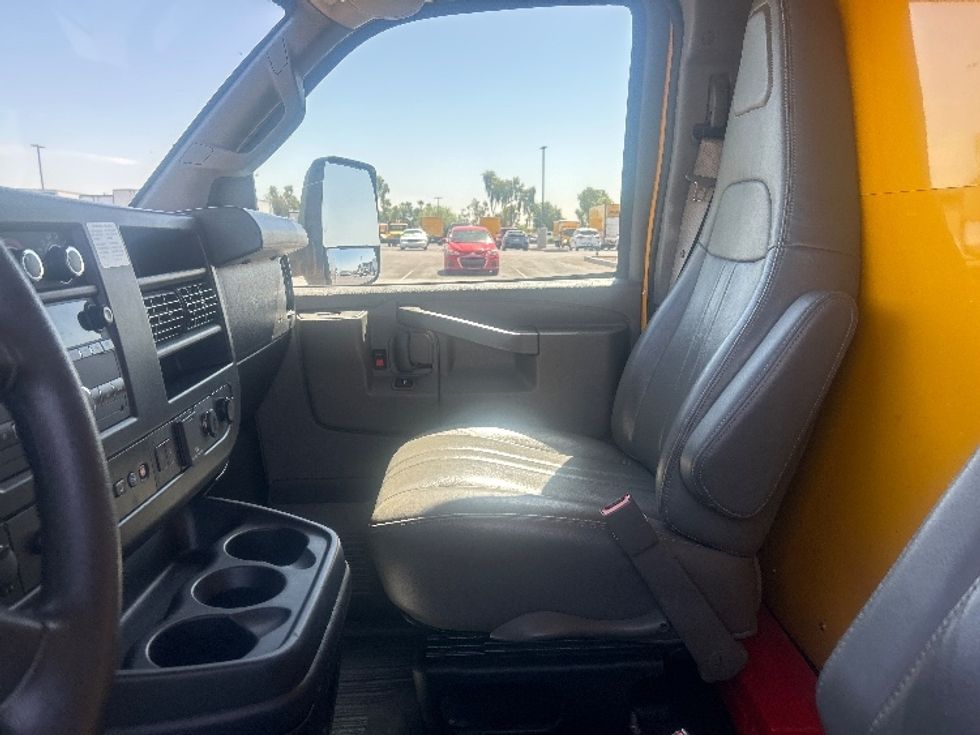 Light Duty Box Truck-Light and Medium Duty Trucks-GMC-2022-Savana G33903-Phoenix-AZ-83,560\n\t\tmiles-$ 26,500 - Image 19
