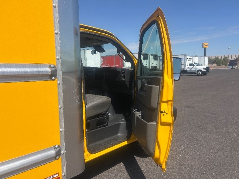 Light Duty Box Truck-Light and Medium Duty Trucks-GMC-2022-Savana G33903-Phoenix-AZ-83,560\n\t\tmiles-$ 26,500 - Image 20