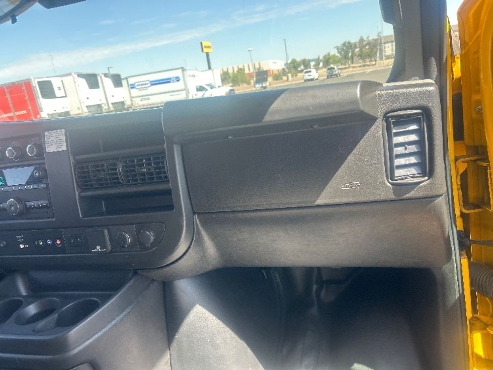 Light Duty Box Truck-Light and Medium Duty Trucks-GMC-2022-Savana G33903-Phoenix-AZ-83,560\n\t\tmiles-$ 26,500 - Image 21