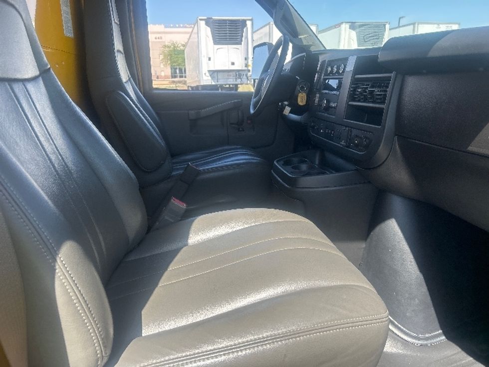 Light Duty Box Truck-Light and Medium Duty Trucks-GMC-2022-Savana G33903-Phoenix-AZ-83,560\n\t\tmiles-$ 26,500 - Image 22