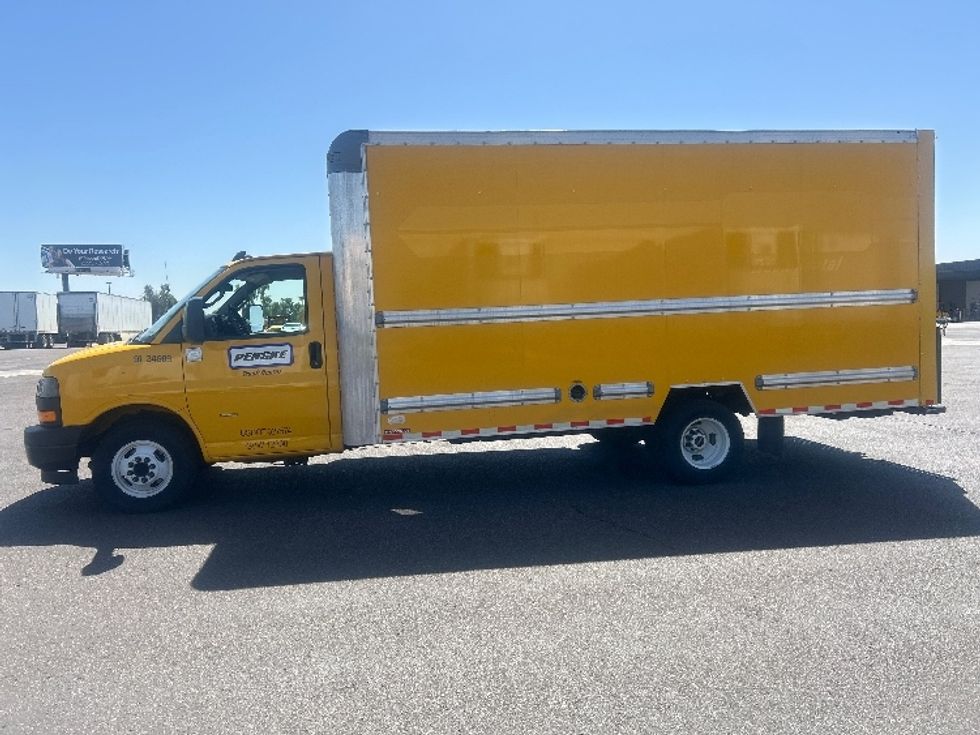 Light Duty Box Truck-Light and Medium Duty Trucks-GMC-2022-Savana G33903-Phoenix-AZ-83,560\n\t\tmiles-$ 26,500 - Image 4