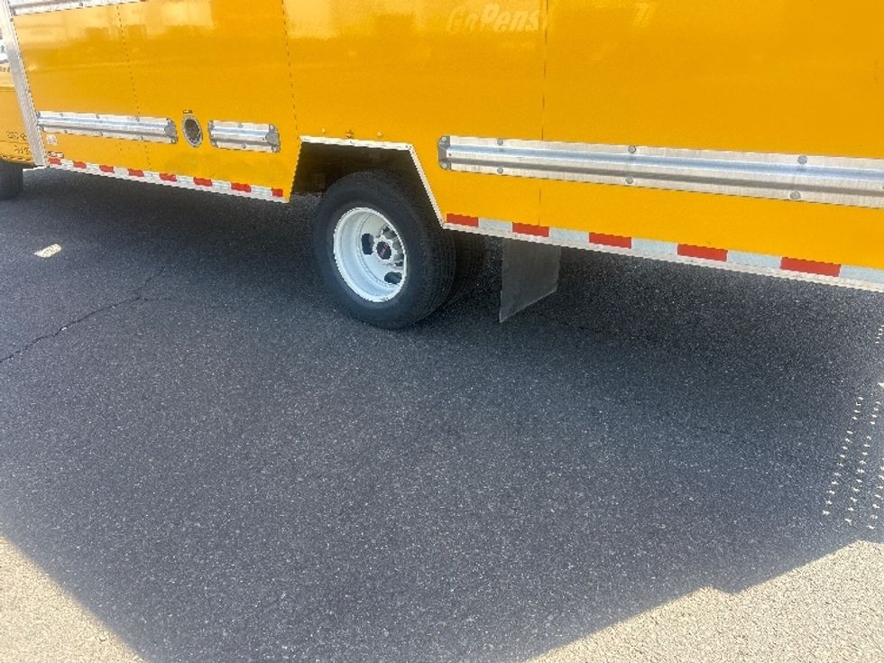 Light Duty Box Truck-Light and Medium Duty Trucks-GMC-2022-Savana G33903-Phoenix-AZ-83,560\n\t\tmiles-$ 26,500 - Image 5