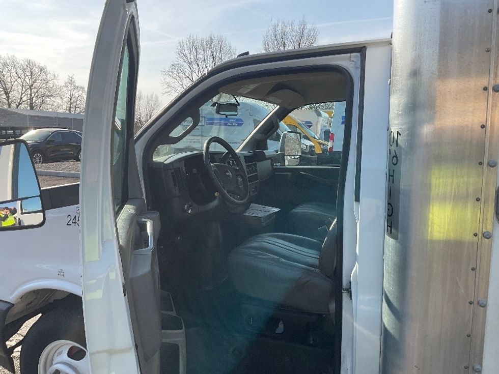 Light Duty Box Truck-Light and Medium Duty Trucks-GMC-2022-Savana G33903-Piqua-OH-35,839\n\t\tmiles-$ 41,750 - Image 14